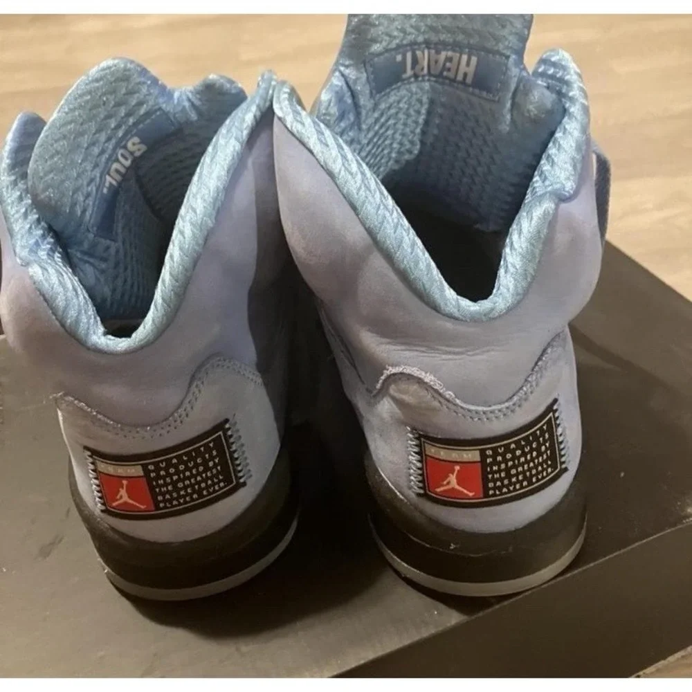 Nike Air Jordan 5 Retro UNC University Blue Sneakers Size 10 DV1310-401